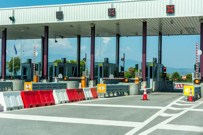 O preço do pedágio é definido por contratos de concessão formados entre o governo estadual e as empresas responsáveis pelas rodovias | Foto: Reprodução/Canva