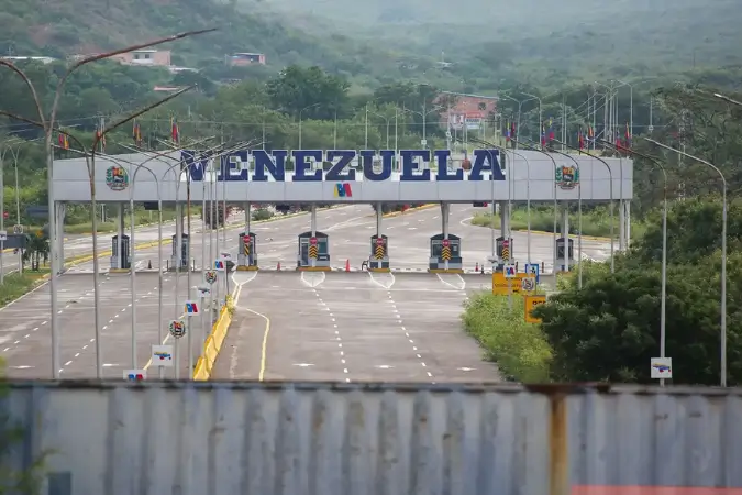 O fechamento da fronteira entre Brasil e Venezuela é mais um capítulo nas tensões bilaterais que afetam a vida de milhares de pessoas e os negócios na região | Foto: Reprodução/REUTERS/Carlos Eduardo Ramirez