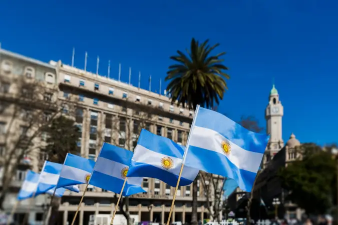 Os brasileiros que planejam visitar a Argentina precisam repensar seus orçamentos e priorizar atividades que se encaixem no novo contexto econômico | Foto: Reprodução/Canva