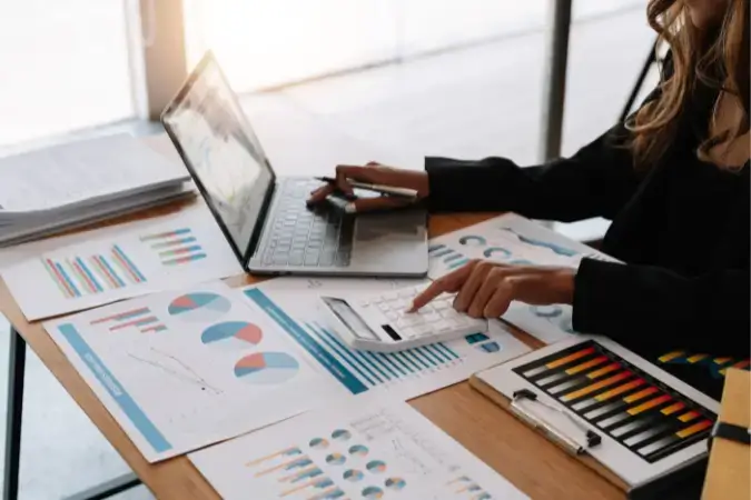 Organizar as finanças para despesas previsíveis, como IPVA, IPTU e matrículas escolares, é uma questão de planejamento e disciplina. Criar uma reserva específica ao longo do ano e investir em aplicações adequadas são passos fundamentais para evitar sufocos e garantir um início de ano tranquilo.

calendário