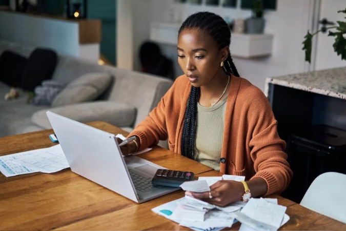 Importância da educação financeira para famílias brasileiras.