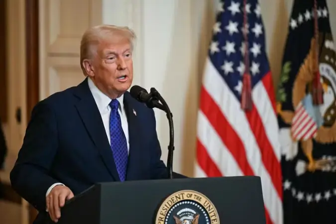 Embora a decisão de Trump possa ser revertida por futuras administrações, os impactos na relação bilateral já começaram a se desenhar | Foto: Reprodução/ PEDRO UGARTE / AFP