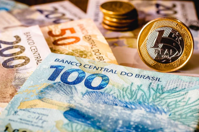Real brasileiro se destaca como uma das moedas mais valorizadas em janeiro.