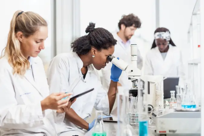 A presença de mulheres na ciência não é apenas uma questão de equidade, mas também de qualidade da produção científica | Foto: Reprodução/Canva