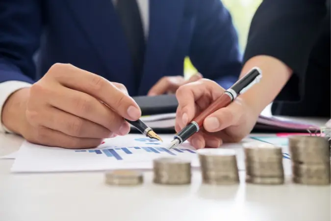 Os indicadores divulgados hoje podem influenciar o câmbio, a Bolsa de Valores e as decisões de investimento no Brasil e no mundo | Foto: Reprodução/Canva