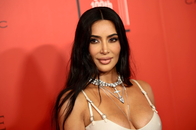 Kim Kardashian parceria NikeSkims