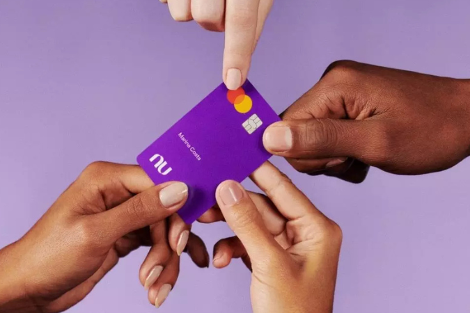 Nubank anuncia lucro e planos de expansão para 2025