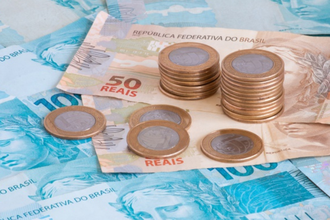 Economia do Brasil cresce 3,5% em 2024, aponta FGV.