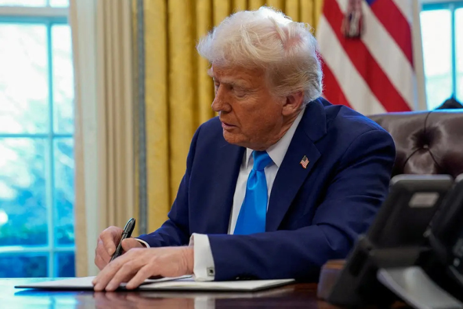 Trump pode aplicar tarifas usando lei de 1930 dos EUA.