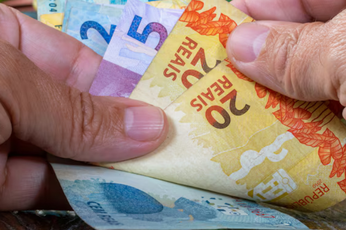 Rendimento domiciliar per capita vai a R$ 2.069 no Brasil em 2024, diz IBGE